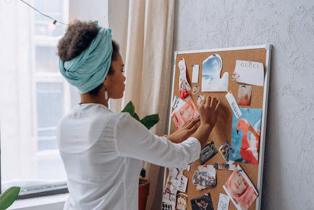 Mengumpulkan Jejak Waktu dalam Benda Sehari-hari